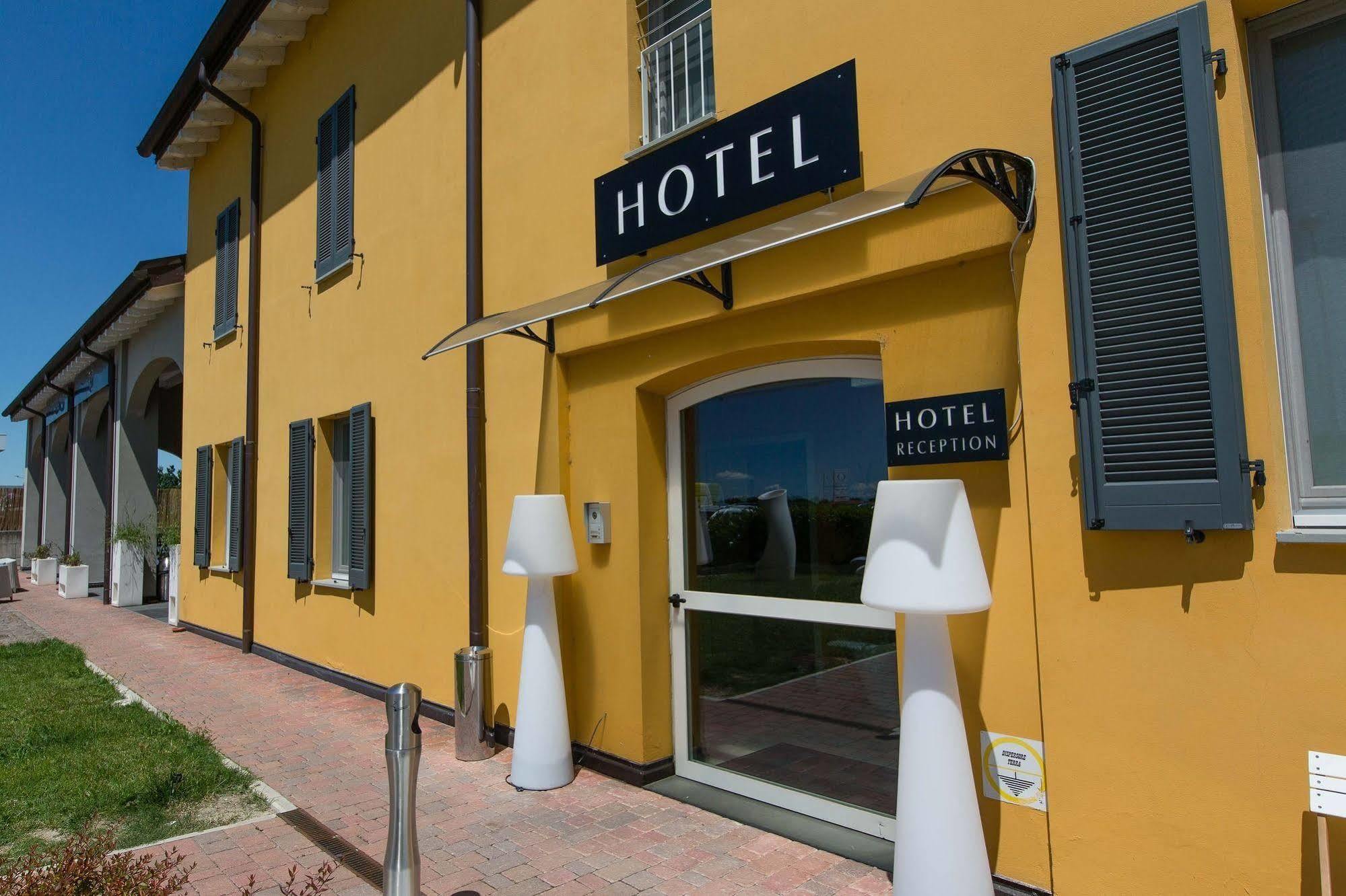 Hotel Forlanini 52 Parma Exteriér fotografie